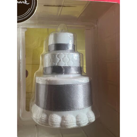 Hallmark Ornament Porcelain Wedding Cake Dated 2019 Premium - Picture 6 of 10